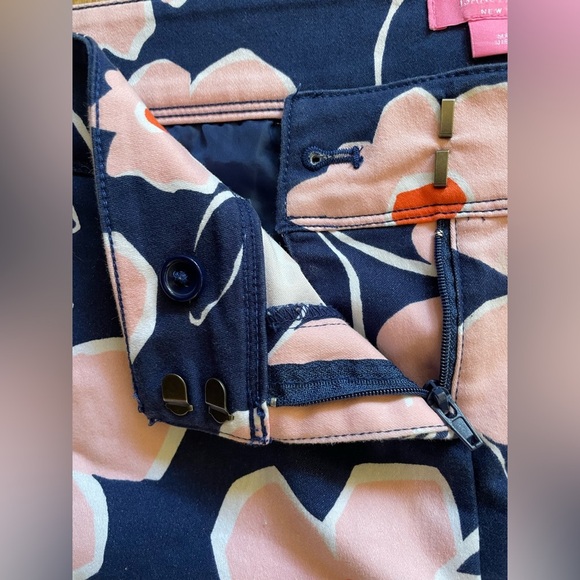 Isaac Mizrahi Navy and Pink Patterned Shorts scallop edge - Picture 6 of 7